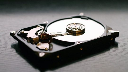 Dysk SSD w laptopie – jak zamontować i podłączyć?